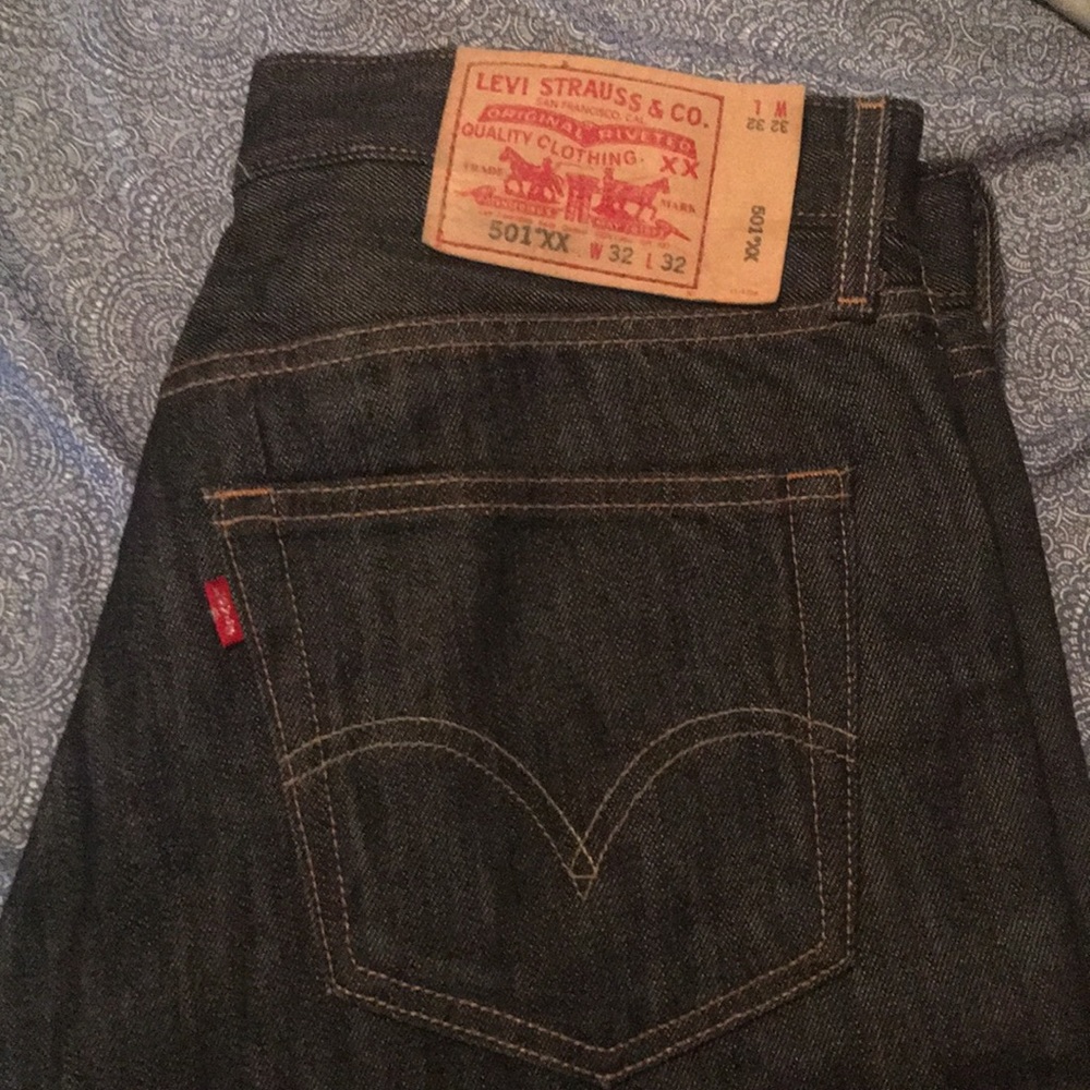 Men Levi Jean